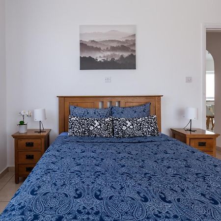 Beautiful 2 Bed Apartment In Paphos Cyprus Luaran gambar