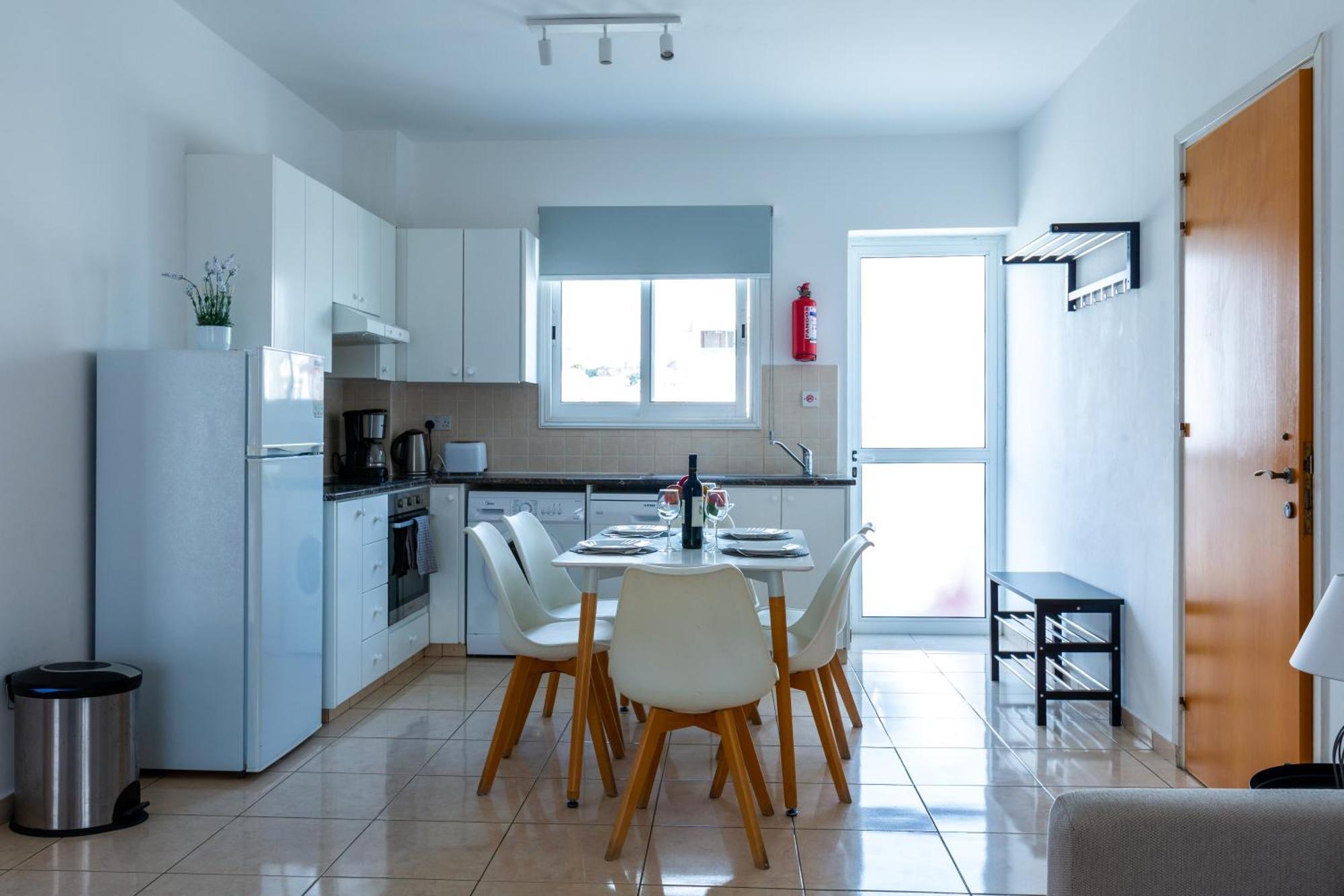 Beautiful 2 Bed Apartment In Paphos Cyprus Luaran gambar