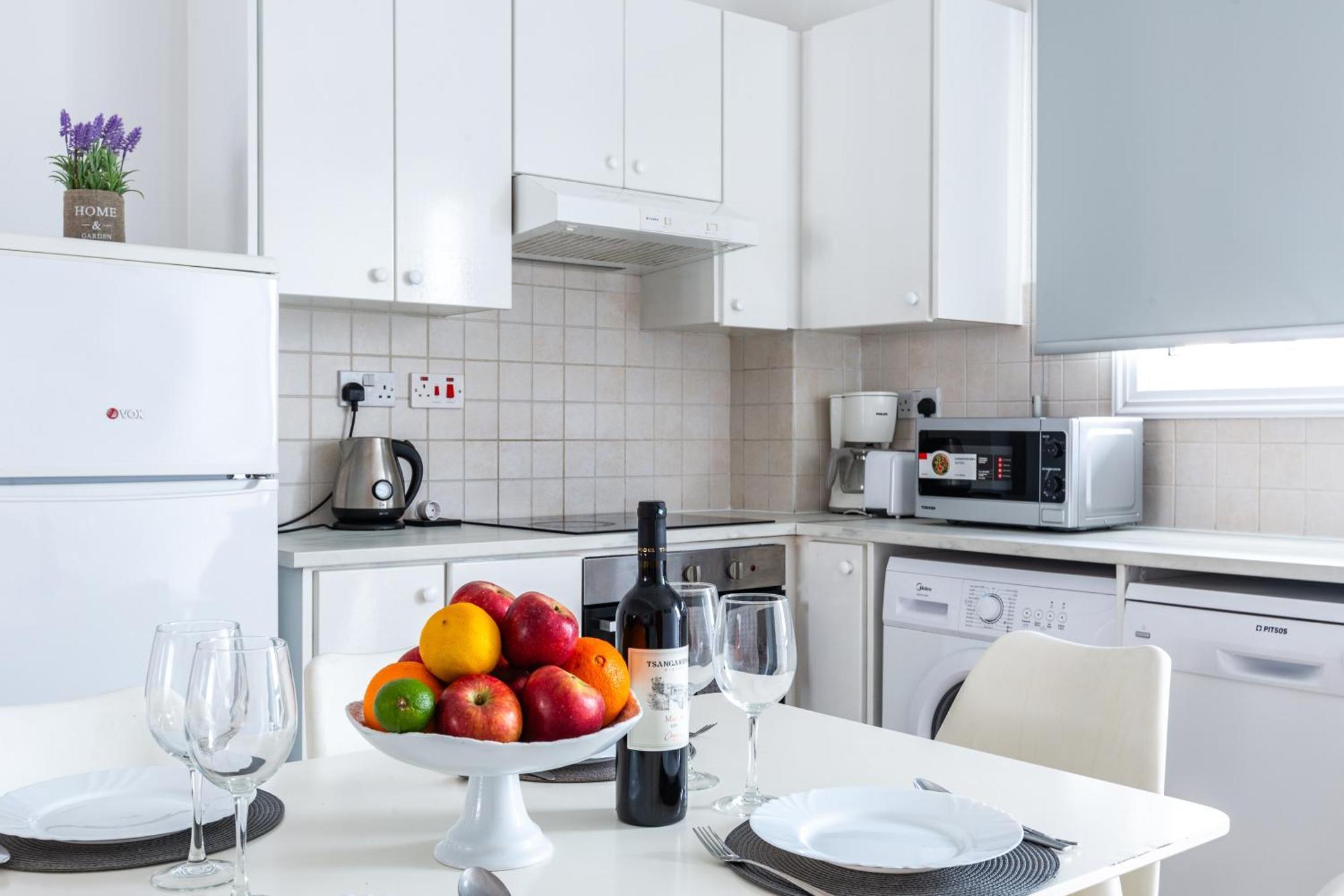 Beautiful 2 Bed Apartment In Paphos Cyprus Luaran gambar