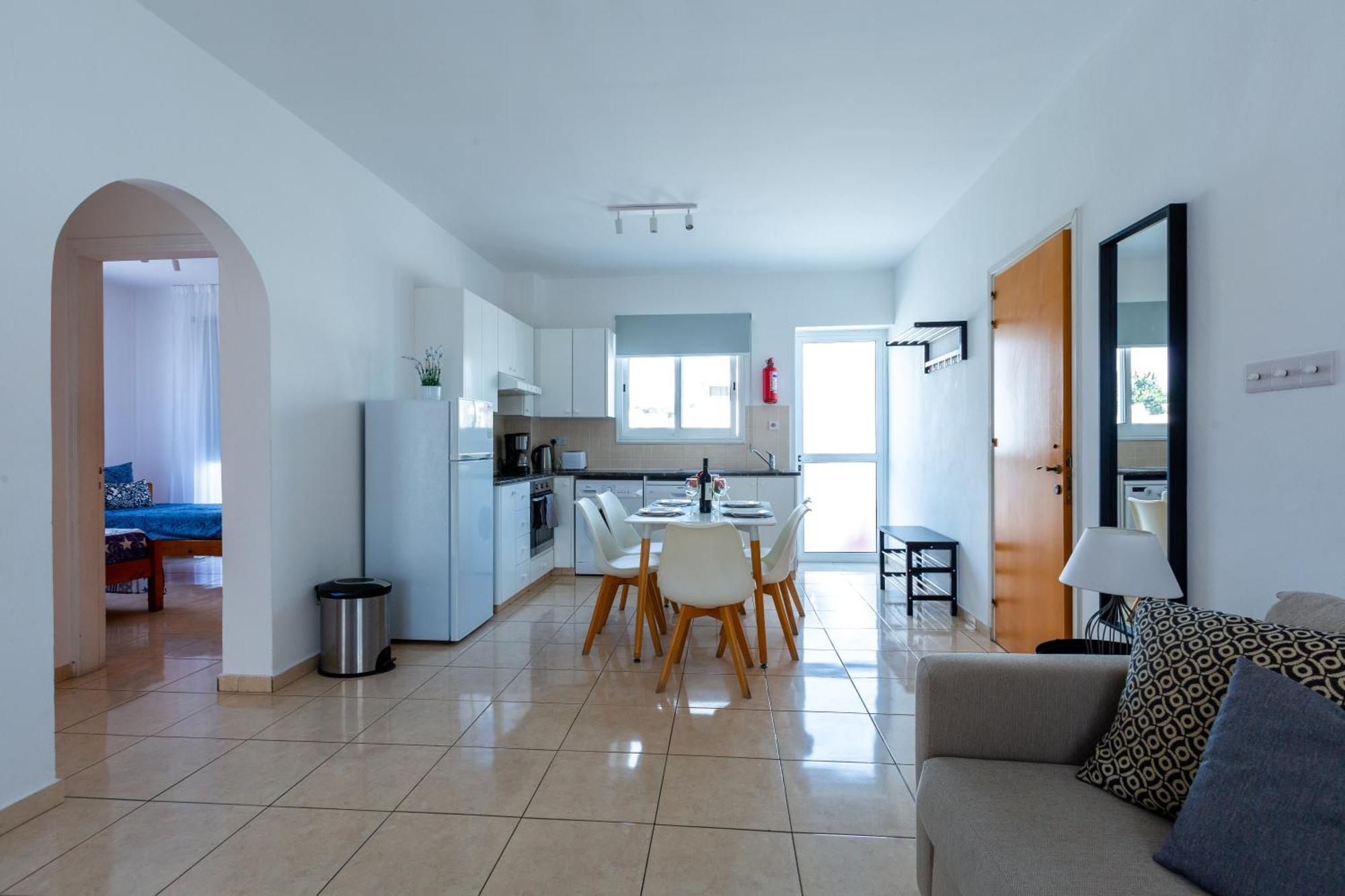 Beautiful 2 Bed Apartment In Paphos Cyprus Luaran gambar