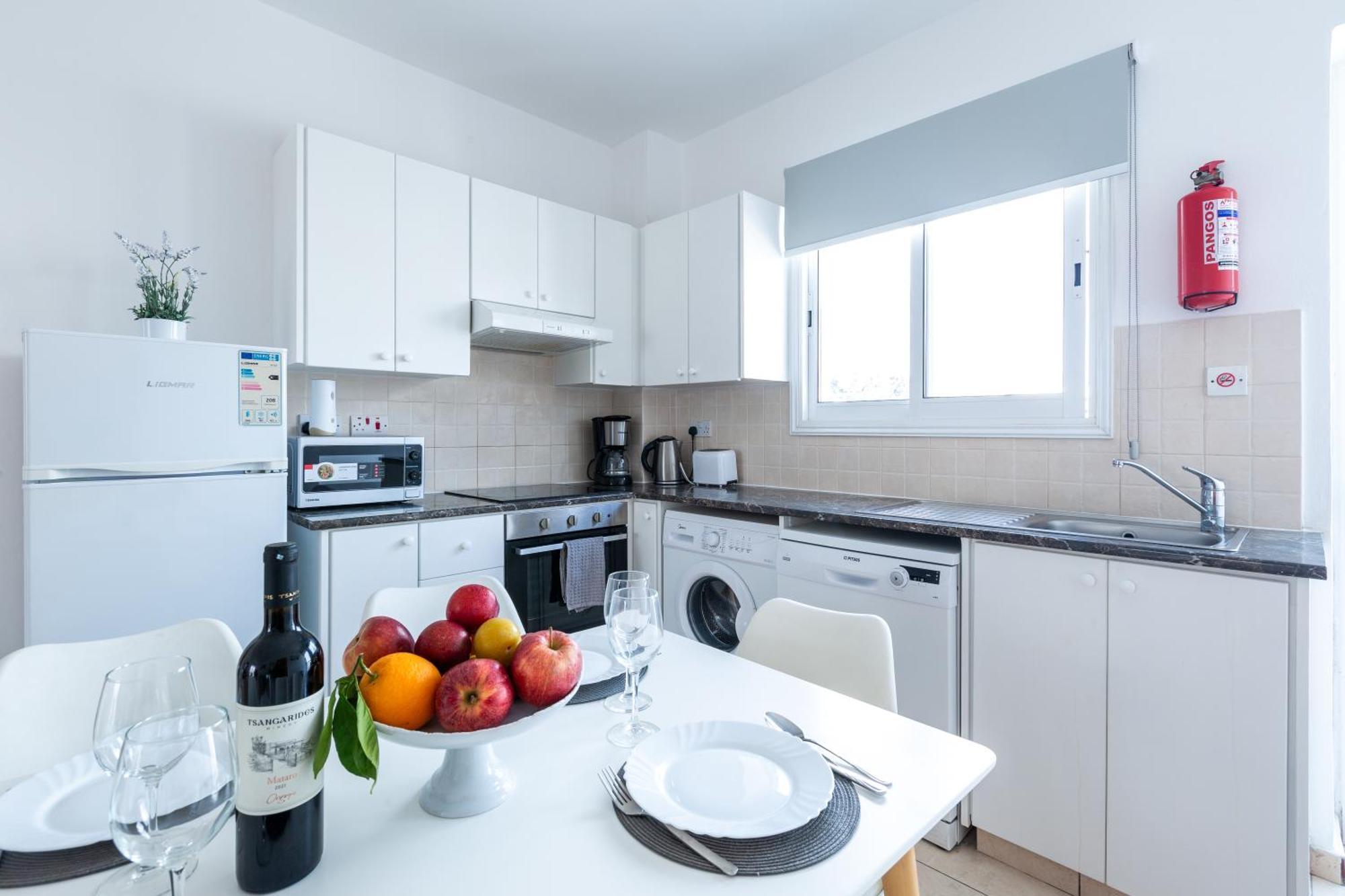 Beautiful 2 Bed Apartment In Paphos Cyprus Luaran gambar